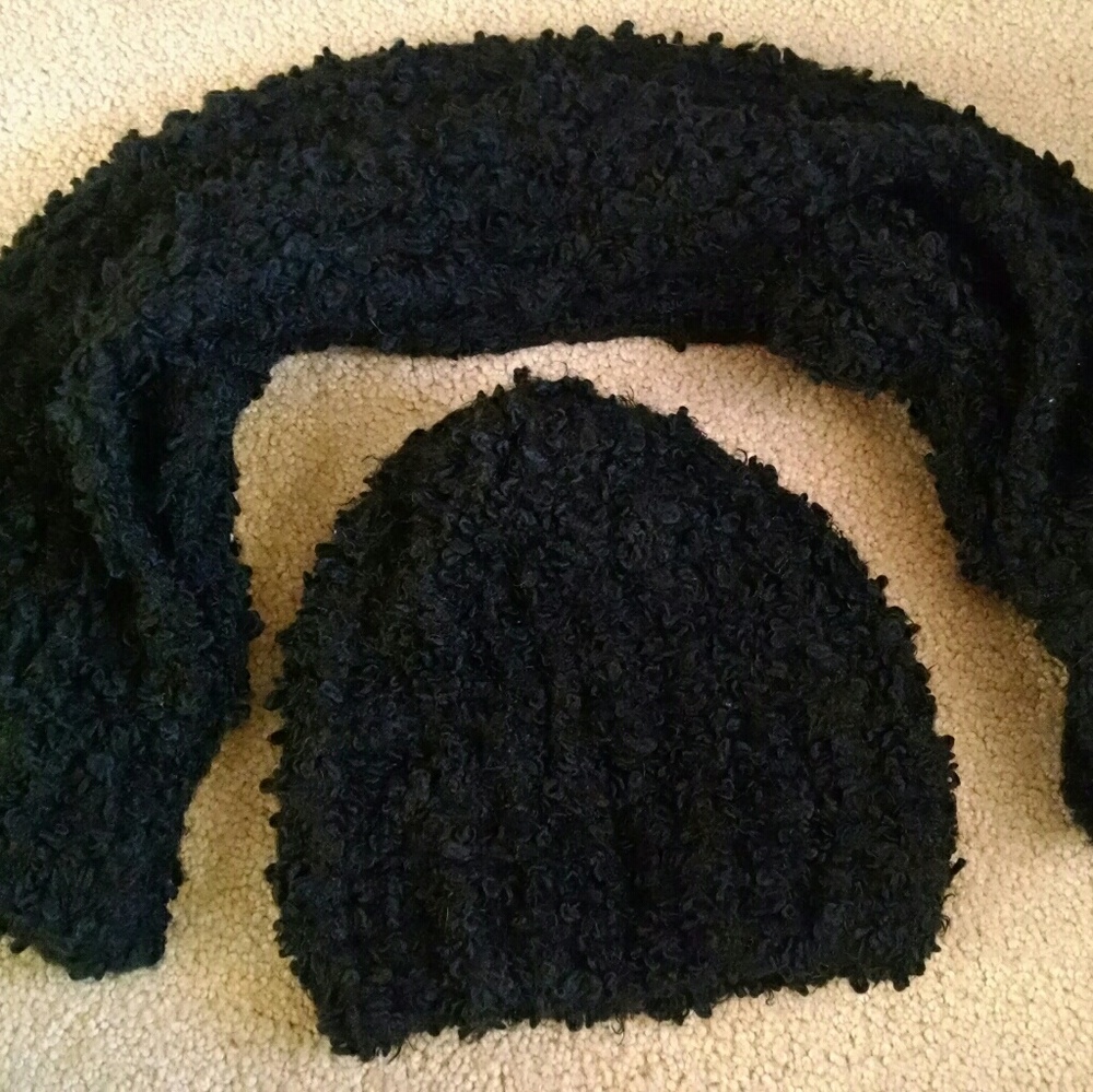Fuzzy black hat infinity scarf set